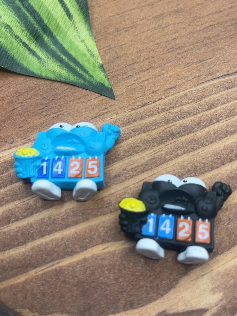 ZURU Smashers Series 1 Score Blue & Black #1-060 #1-061 Mini Figure Lot

ZURU